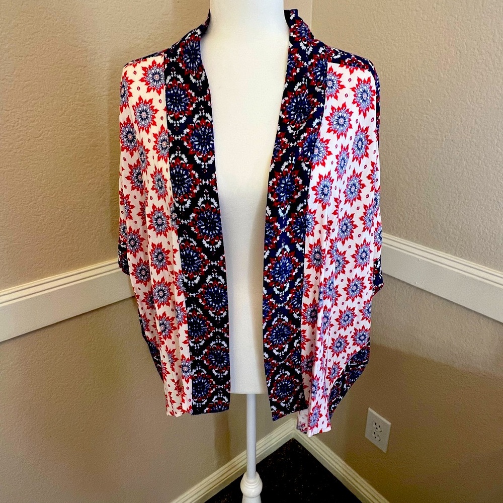 Kimono worn only a few times. Very cute coverup.